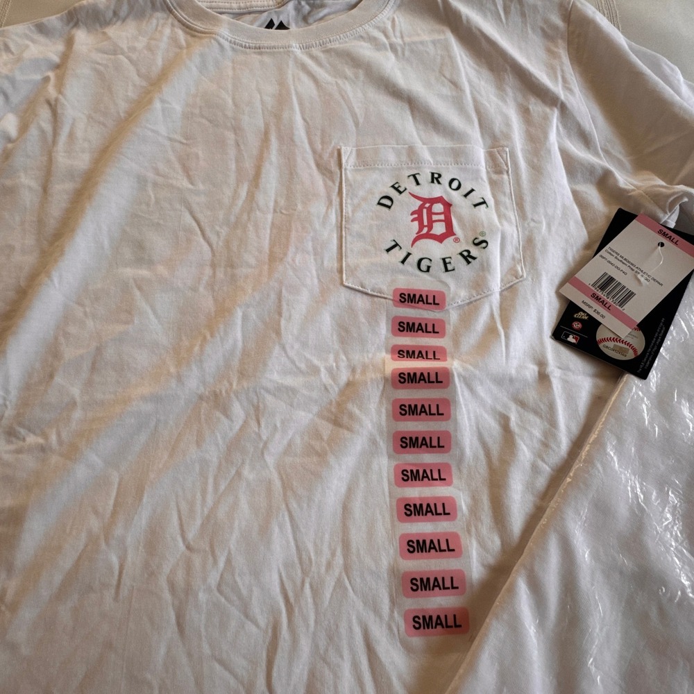 Majestic Detroit Tigers White Pocket T-Shirt Rose Graphic MLB Small NWT - Picture 6 of 6